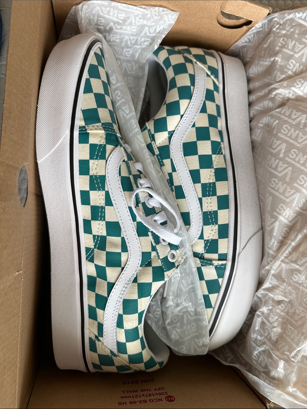 Vans men’s 10.5 Teal & Cream Old Skool Comfycush Sneakers